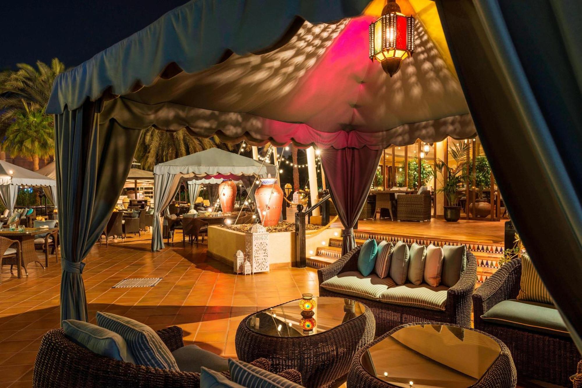 Le Royal Meridien Beach Resort & Spa Dubái Exterior foto The Beach Club at the InterContinental Sanctuary Cove Resort