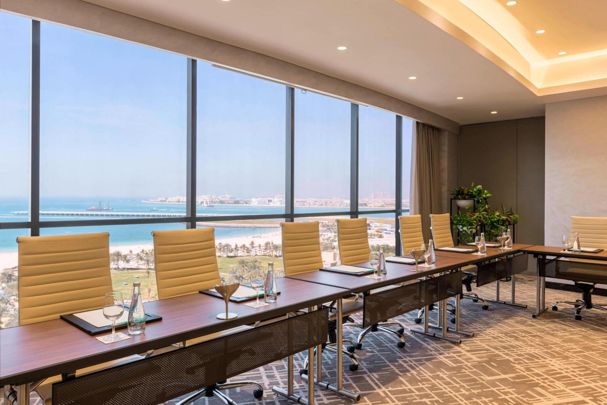 Le Royal Meridien Beach Resort & Spa Dubái Exterior foto Meeting room