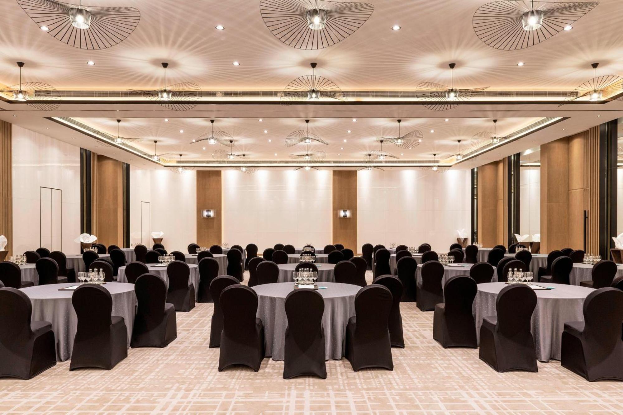 Le Royal Meridien Beach Resort & Spa Dubái Exterior foto The Grand Ballroom